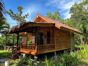 Koh Jum Bungalow & Hostel